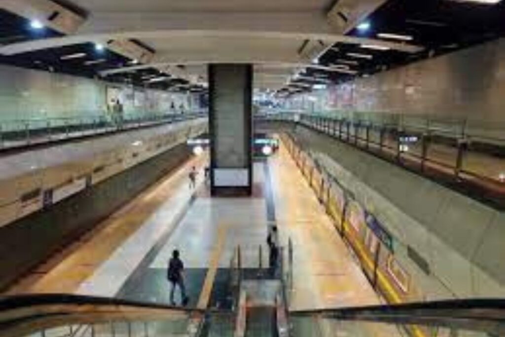 hauz khas metro gate no 3